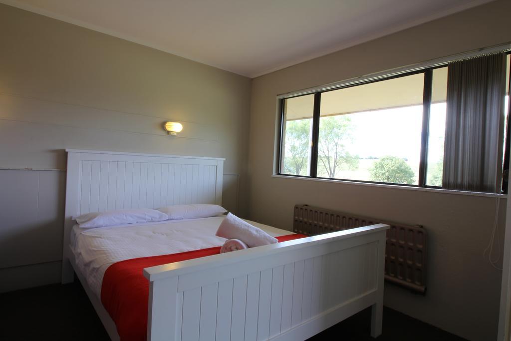 Snowy Mountains Resort And Function Centre Adaminaby Room photo